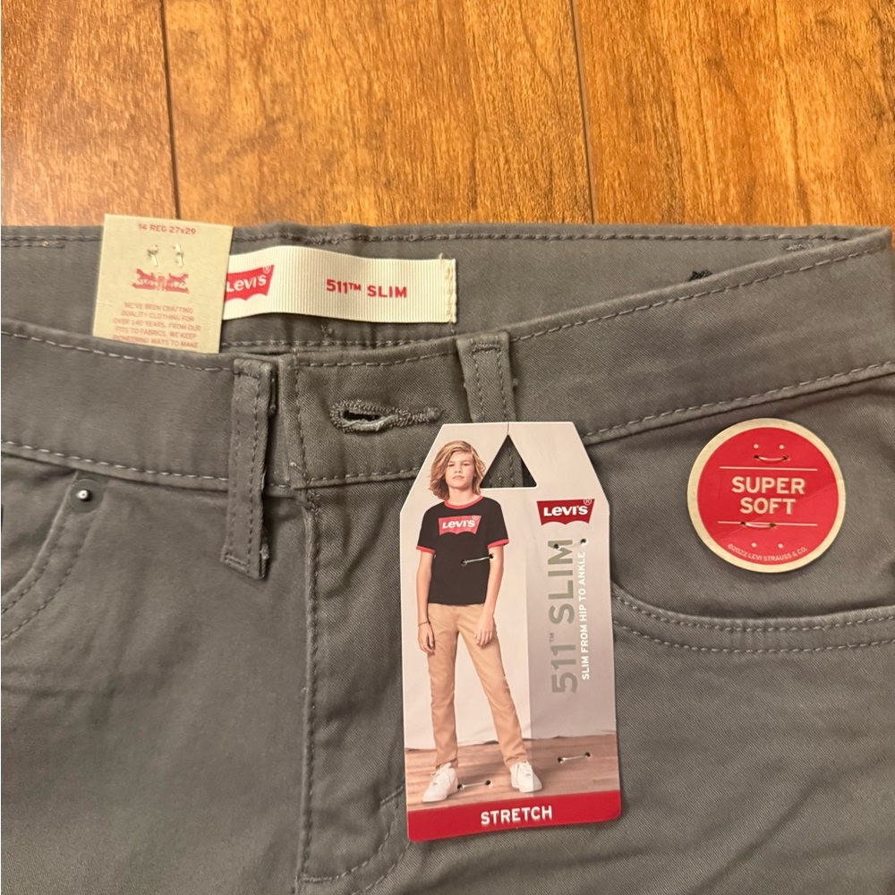 Levi's - Picture 2 of 5